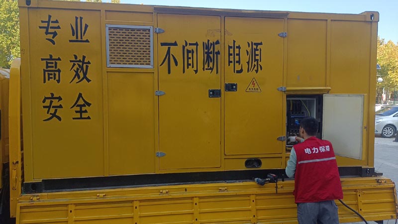邕宁柴油发电机组和UPS电源配合使用时，如何避免切换过程中的电力中断？